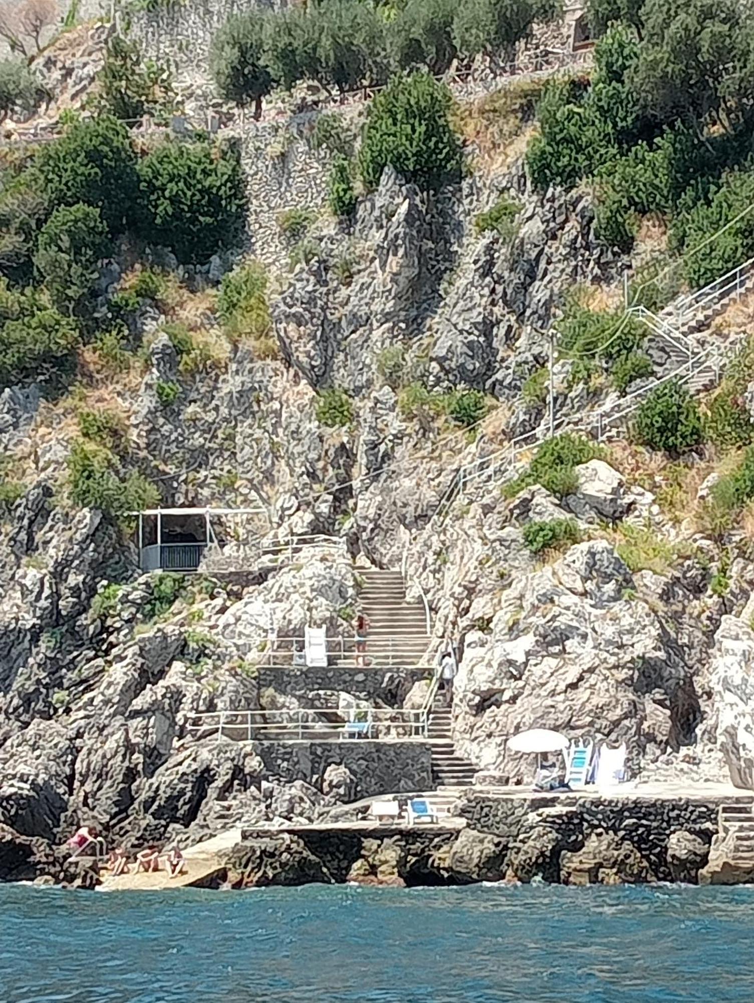 Appartamento Di Raphael Con Discesa Privata Al Mare Амалфи Екстериор снимка