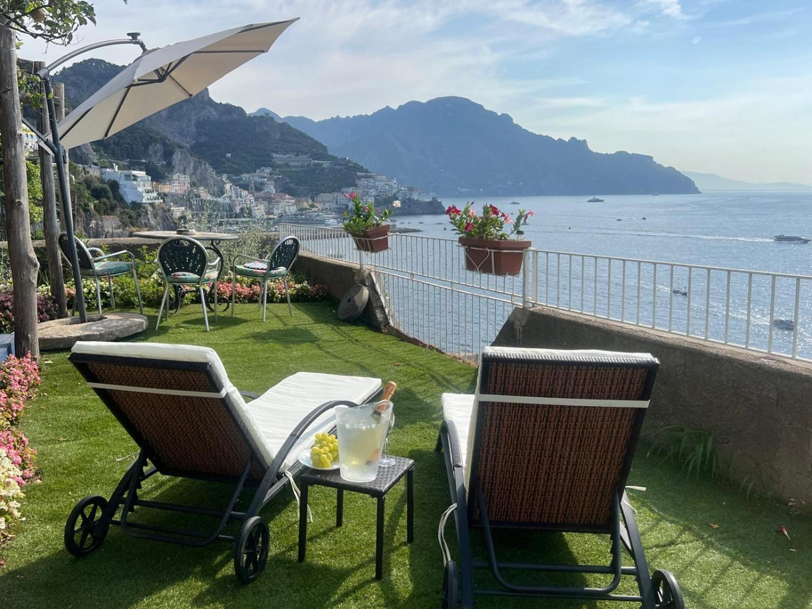 Appartamento Di Raphael Con Discesa Privata Al Mare Амалфи Екстериор снимка